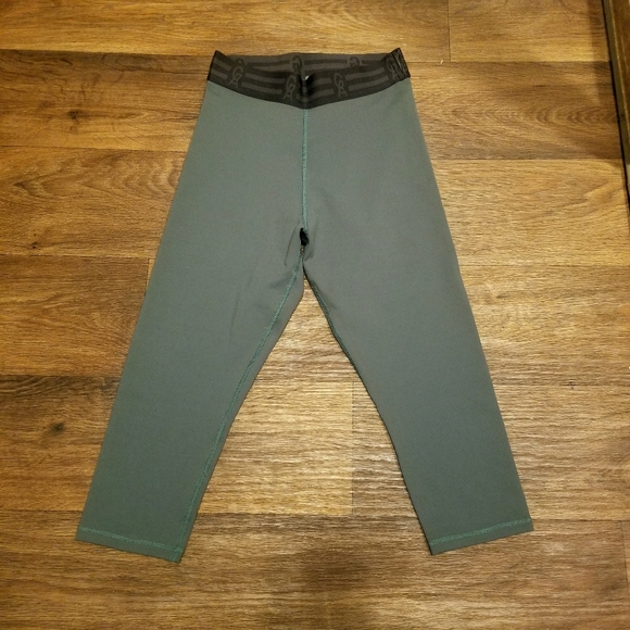 Good American Olive Capri Activewear Leggings - Picture 1 of 5